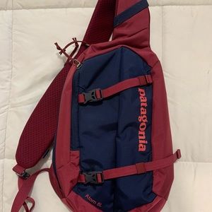 Patagonia sling bag like new.